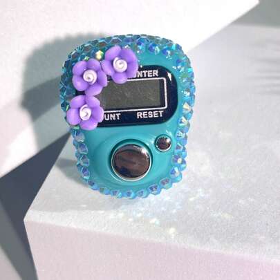 新型迷你戒指计数器，水钻孔设计，适合所有手指尺寸，小巧轻便，计数范围为 0-99999，适用于祈祷计数、库存计数、人数计数等。