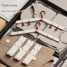 这款可折叠旅行无痕衣架内置多功能夹子，采用防滑承重设计，并配有圆润的肩部护垫，可保护精致衣物。它是一款节省空间的便携式衣橱配件，专为商务旅行、酒店、家庭、户外探险、宿舍和学生设计。超轻便，折叠和展开都非常方便，能够保持衣物洁净如新，是旅行的理想之选。红色款。