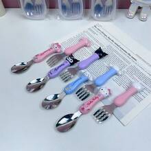 (Autorizado) Conjunto de Colher e Garfo Utensílios Kuromi Fofo da Sanrio Hello Kitty, Utensílios de Colher com Orelhas Grandes de Cachorro Fofo em Caixa Portátil, Adequado para Presentes de Aniversário, Temporada de Formatura, Restaurante, Cozinha, Acessórios de Viagem, Etc.