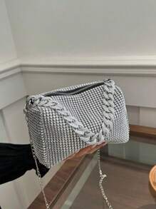 Geantă de umăr tip crossbody pentru femei, la modă și casual, cu decor de lanț, design complet perforat și capacitate mare