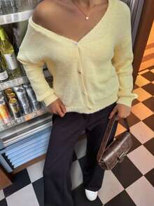 SEREN Autumn And Winter New Cream Yellow V-Neck Single Row Button Long Sleeved Cardigan Top, Fashionable, Gentle, Romantic, Simple, Versatile, Korean Elegant And Sweet, Suitable For Daily Commuting, Street Side Sweaters Cardigans Autumn Women's Clothing
