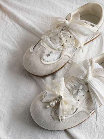 4pcs Shoe Accessories Shoe Clips, White 3D Pearl Beaded Bow Decor Sequin Buckle, Detachable Shoelace Decorative Clips, Versatile For Sneakers/Boots And Other Outfits, DIY Accessory