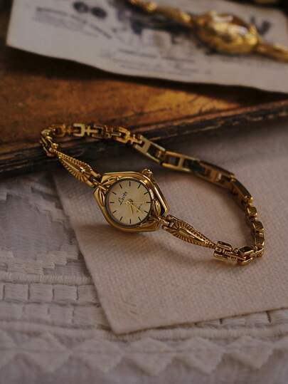 1pc New Vintage French Style Gold Small Dial Women's Watch, Fashion Minimalist Delicate Luxury Elegant Petite Waterproof Bracelet Quartz Watch, Suitable For Daily Wear, Formal Events And Other Occasions To Decorate The Wrist