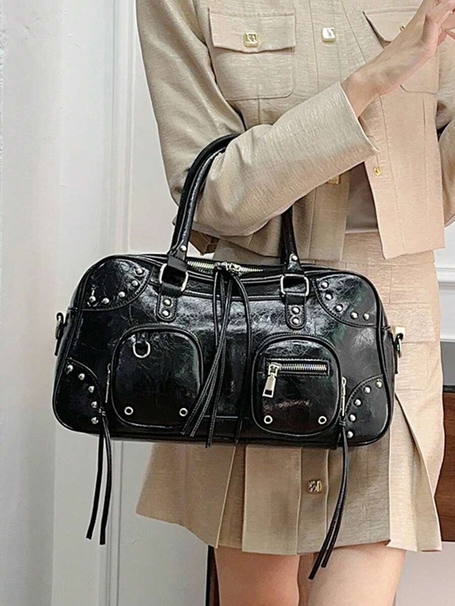 Nueva bolsa de hombro de estilo punk para mujer, hecha de tela impermeable de PU, con diseño de incrustación de remaches y decoración con flecos, de moda y adecuada para el transporte de la mujer, con diseño de compartimentos de gran capacidad y múltiples bolsillos, apta para el transporte, los viajes y las compras como bolso de viaje y vacaciones.