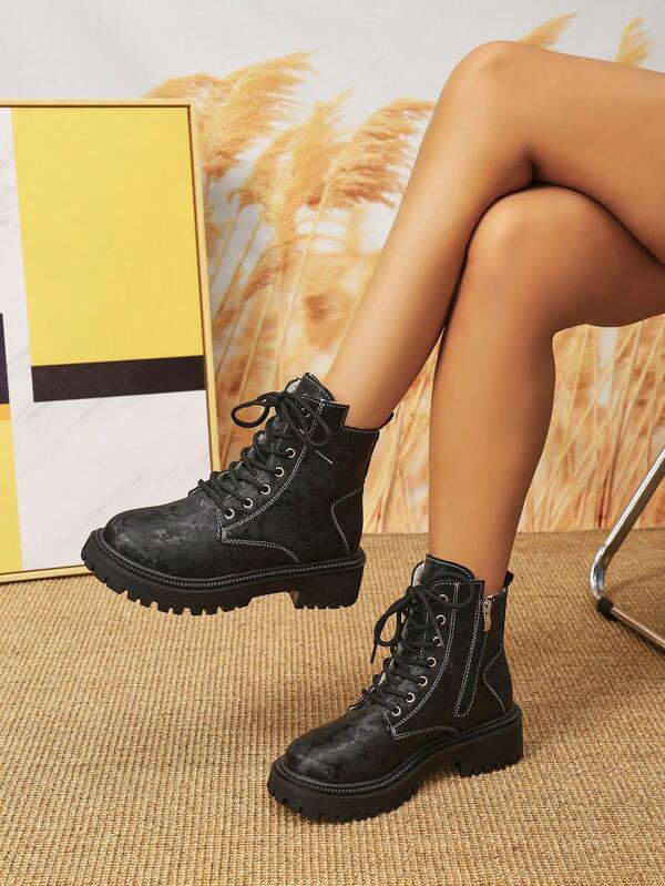 2025 Autumn/Winter New Thick Sole Low-Top Women's Boots, Fashion Minimalist Thick Sole Warm Lace-Up Riding Boots, Black Short Boots