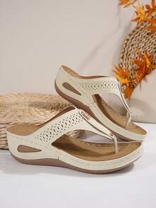 Summer New Metal Beach Thong Sandals For Women, Platform Wedge Comfortable Flip Flops, Retro Beach Creative Toe Post Slippers, Fashionable And Versatile Transparent Thick Bottom Sandals - White - View 3