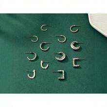 6 أزواج من أقراط الأذن الصغيرة الرقيقة ذات التصميم الهندسي غير المتماثل والأنيق والمناسب للاستخدام اليومي للنساء