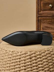 女士时尚尖头一脚蹬高跟鞋，复古通勤商务休闲户外装高端平底鞋，适合秋季