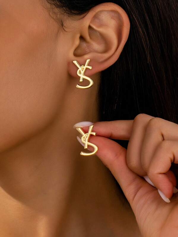 1 Pair Minimalist Elegant Letter Design Stud Earrings For Women