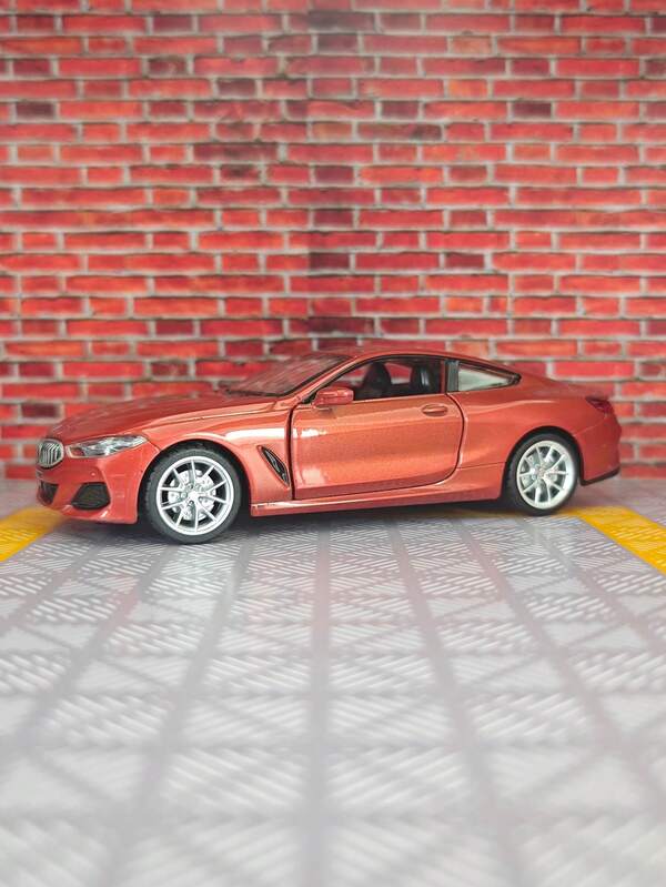 YCMODEL A Simulated Alloy Car Model Of A M850i Luxury Sedan, With A Body Made Of Zinc Alloy Material And Both Doors That Can Be Opened. It Is A Children's Toy Car With Simulated Sound And Lighting Functions, And A Car Model With Wheels That Can Slide. The Car Model Is Rich In Details, Finely Crafted, And Of Good Quality, Suitable For Collection And As A Birthday Gift For Children