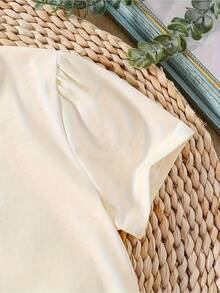 Butterfly Print Crew Neck T-Shirt - Fashionable Womens Graphic Print T-Shirt - Casual Short Sleeve Crew Neck Top - Lightweight & Breathable For Spring & Summer Wardrobe - 杏色 - 查看 5