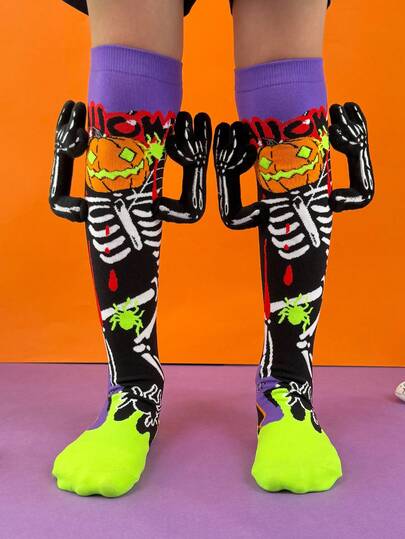 Um par de meias infantis decorativas 3D de Halloween na altura do joelho, adequadas para fantasias de Halloween, roupas de festa e presentes de Natal.