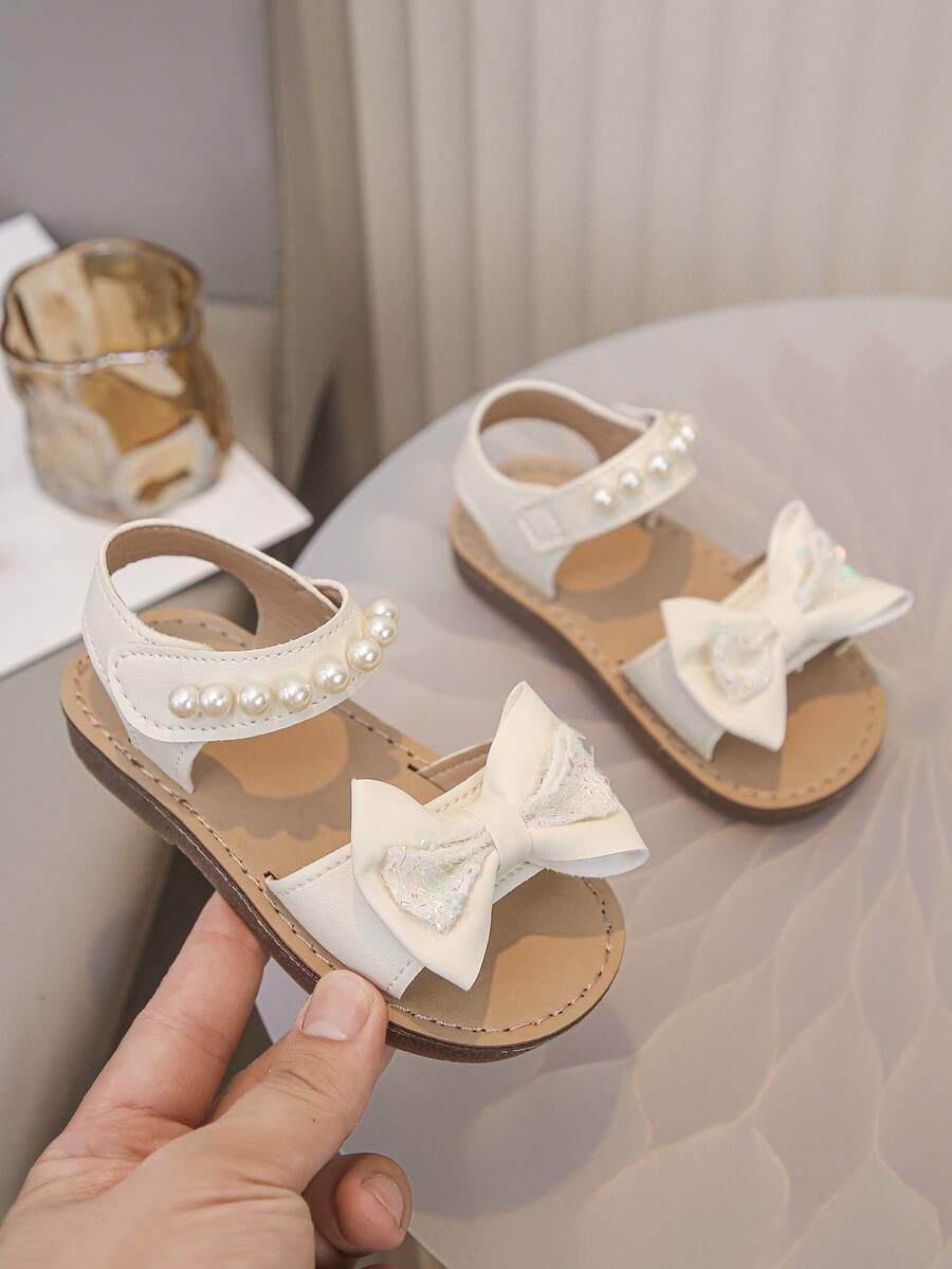 Sandal Datar Outdoor Anak Perempuan yang Modis dan Lucu dengan Hiasan Pita Besar dan Mutiara, Lembut & Nyaman - Krem - View 1