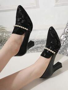 Scarpe di moda versatili, tacco alto a blocchi di colore con punta affusolata per le donne