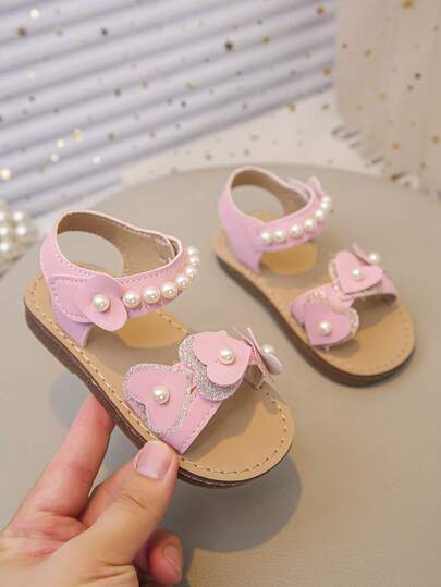 婴儿时尚可爱亮片心形珍珠装饰户外平底凉鞋，柔软舒适