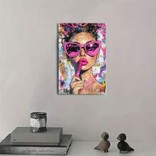 1 pieza Póster de lienzo enmarcado de arte pop elegante - Decoración de pared moderna y vibrante que presenta una chica genial con gafas rosas, diseño de estilo graffiti audaz en rosa, azul y rojo, perfecto para dormitorio, sala de estar, cocina, dormitorio o pasillo