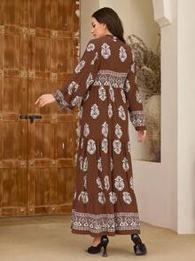 Vestido feminino plus size com estampa floral bordada e listras, estampa floral, estilo boêmio, com cinto bordado e babados - Castanho - Ver 2