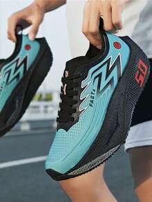 أحذية رياضية للرجال مزودة بلوح كربوني للاستخدام الخارجي، أحذية جري للسباقات والتدريب والنصف ماراثون وجري السرعة. أحذية رياضية للنساء، أحذية للمنافسات الرياضية والميدان والطرق، أحذية جري للنساء، مصنوعة من شبكة تنفس، وأسطح مقاومة للانزلاق وماصة للصدمات