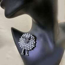 1入流行合金綿羊造型胸針，配以假珍珠裝飾，適合女士節日派對服飾，外套配件