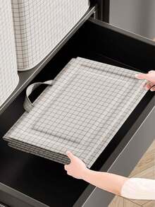 1PC Checkered Clothing Storage Bag, Quilt Storage Bag, Foldable Large Capacity Clothing Storage Bag, Moving Organization Bag, Out Of Season Clothing Storage Bag, Wardrobe Classified Storage, Soft Cloth Storage Bag With Zipper Waterproof And Dustproof, Suitable For Home Storage Of Blankets, Pants, Clothing, Toys, Etc., Home Storage Of Decorative Items