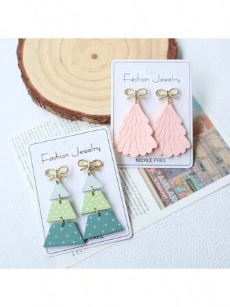 1 Pair Carved Acrylic Christmas Tree Earrings For Women, Cute & Elegant, Full Of Holiday Vibe, Christmas Gift (No Card Paper)