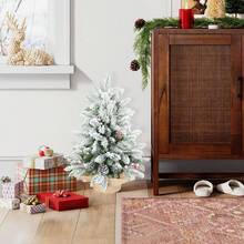 3ft PE/PVC Decorative Flocked Jute Tabletop Tree With Red Fruit And Pine Cone Decorations. The Burlap-Wrapped Base Features Realistic Leaves And A Foldable Design For Easy Installation. Suitable For Bedrooms, Living Room Entryways, Schools, And Offices.