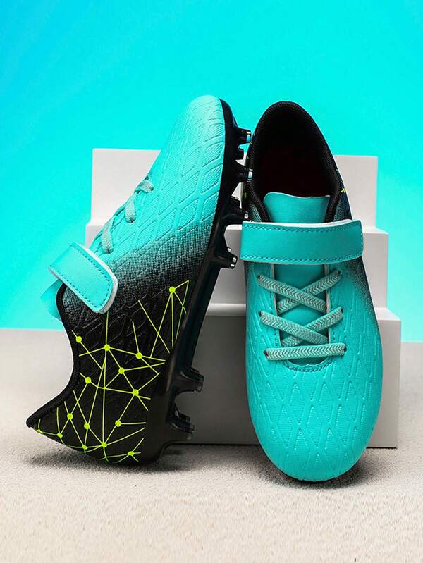 Un par de zapatos de fútbol profesionales para niños, de cuero PU resistente al desgaste, con púas largas antideslizantes, adecuados para deportes diarios en todas las estaciones