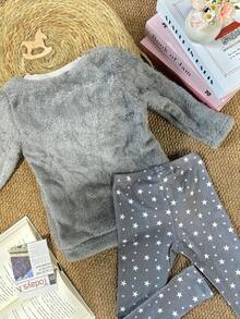 طقم ملابس للبنات: ملابس علوية كاجوال رمادية ذات طباعة سحابة فضفاضة مقترنة مع بنطلون نحيف ذو طباعة النجوم، للارتداء اليومي للأعمار 4-7 سنوات