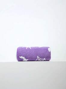 1条薄款紫色提花万圣节蝙蝠图案浴巾，尺寸70*140厘米或34*75厘米可作手巾或34*34厘米可作洗脸巾，涤纶材质，速干、吸水性强、柔软舒适，适用于浴室、酒店、健身房、节日礼品、派对、海滩、美容院、酒店运动、家居用品、毛巾、护肤品等场合，男女通用。 - 紫色 - 查看 8