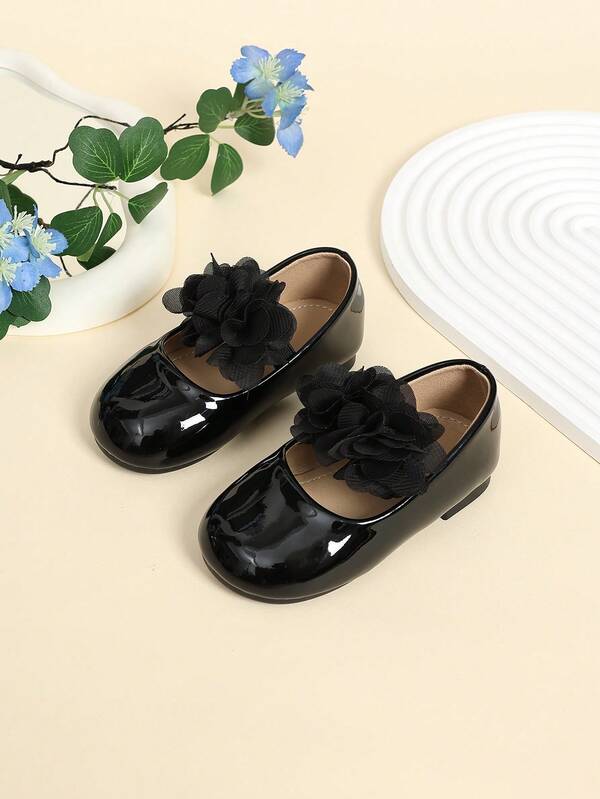 Zapatos de princesa con flores 3D de malla para niñas, nuevos zapatos de moda coreana con suela blanda, bailarinas elegantes de estilo academia de princesa negras, mocasines versátiles adecuados para primavera, verano y otoño