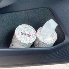 2 piezas Portapañuelos de coche con flores y pañuelos faciales - Cilindro portapañuelos de viaje para el portavasos del coche, Portapañuelos de coche redondo para la mesa del comedor en el hogar - ¡Agrega un toque de estilo a tu coche con este lindo portapañuelos de coche con flores!