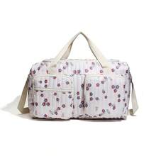 2025 Neue koreanische Mode Mama Wickeltasche mit großer Kapazität, geeignet für Väter; Mehrfachtaschenentwurf mit funktionalen Fächern für verschiedene Babysachen; Reißverschluss-Klappendeckel für einfachen Zugriff auf Kleidung & Zubehör; verziert mit niedlichem Bären-Patch, der der Tasche einen lustigen Akzent verleiht für Schule Zubehör Schulsachen