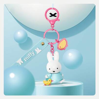 Breloc MIFFY Fantasy - Accesoriu licențiat oficial, cu modele clasice de basm. Fabricat din vinil moale premium, perfect pentru chei sau genți, pentru a adăuga un plus de fantezie momentelor de zi cu zi.