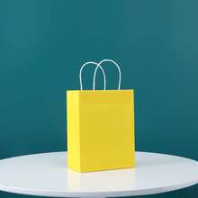 24 piezas Bolsas de papel kraft amarillo de tamaño mediano 16x22x8cm, bolsas reutilizables para regalos de cumpleaños, fiestas, bodas, regalos para amigos - Amarillo - Ver 4