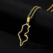 Tunesien Karte Cut Out Halskette | Edelstahl Hypoallergen | Exquisite Umrisse verkörpern den nordafrikanischen Charme'} {'translate_de':'Minimalistisches Design Tunesien Karte Anhänger