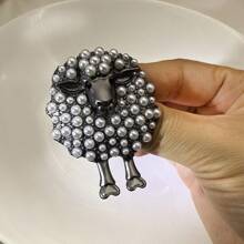 1入流行合金綿羊造型胸針，配以假珍珠裝飾，適合女士節日派對服飾，外套配件