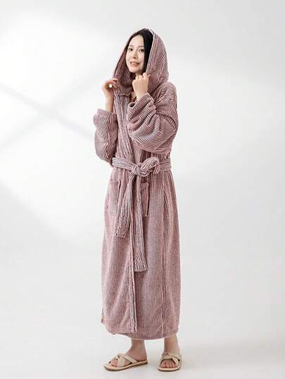 Unisex Paar gestreifte Korallenfleece Bademantel, große Größe mit Kapuze, saugfähig & schnelltrocknend, modisch & einfach