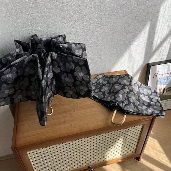 POSA hochweriger schwarzer Blumen-Regenschirm mit Haken, UV-Schutz, dreifach faltbar, geeignet für sonnige und regnerische Tage