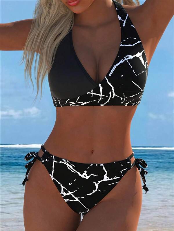 Nuovo set di bikini con scollo a V sexy, vita alta e schiena scoperta, con stampa floreale nera, adatto per le vacanze al mare