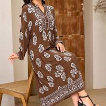 Vestido feminino plus size com estampa floral bordada e listras, estampa floral, estilo boêmio, com cinto bordado e babados - Castanho - Ver 6