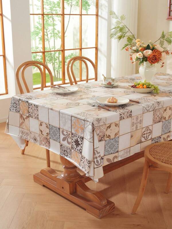 Este mantel rectangular de plástico PVC presenta un diseño impreso simple y de moda, es 100% impermeable y resistente al aceite, y es fácil de limpiar. Adecuado para la sala de estar, la cocina, el exterior, las vacaciones, las fiestas, las reuniones y diversas ocasiones.