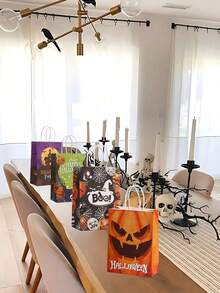 6pcs Halloween Kraft Paper Bags With Handles Gift Bags For Halloween Parties, Trick Or Treat, Halloween,Candy Gift Wrap Bags.Tua,Randomly Send Patterns