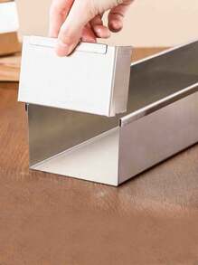 LINKOOL 优质铝制提拉米苏和芝士蛋糕烤盘 - 矩形，配有可拆卸隔板，坚固的底座，适合制作完美的慕斯蛋糕 - 耐用的厨房必需品，手工制作，可移动带子，可拆卸隔板 - 金屬銀 - 查看 12