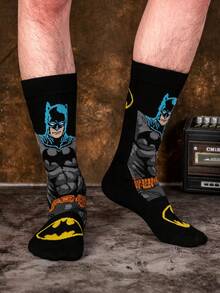 DC Comics 1双超人英雄超级卡通动画袜子，适合男士穿着，新颖、有趣、快乐和疯狂的袜子，适合圣诞节和万圣节，适合派对、秋季送礼 - 彩色 - 查看 3