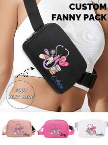 Borsetă unisex. Personalizabilă cu un design simplu, casual, versatil și elegant. Perfectă pentru utilizare zilnică, la serviciu, plajă sau vacanță. Această geantă crossbody personalizată poate fi personalizată cu numele, inițialele, numerele norocoase și multe altele - perfectă pentru ieșiri, călătorii, vacanțe sau școală.