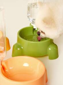 PETSIN 1 件适用于猫狗的自动宠物饮水器，全自动猫饮水器，配备大容量重力宠物饮水器，配有防滑支架和室内猫水碗，防滑、防倾倒、倾斜，适用于保护猫狗的颈部，无需电池 - 旅行和家庭使用的理想选择，让您的宠物保持水分充足！