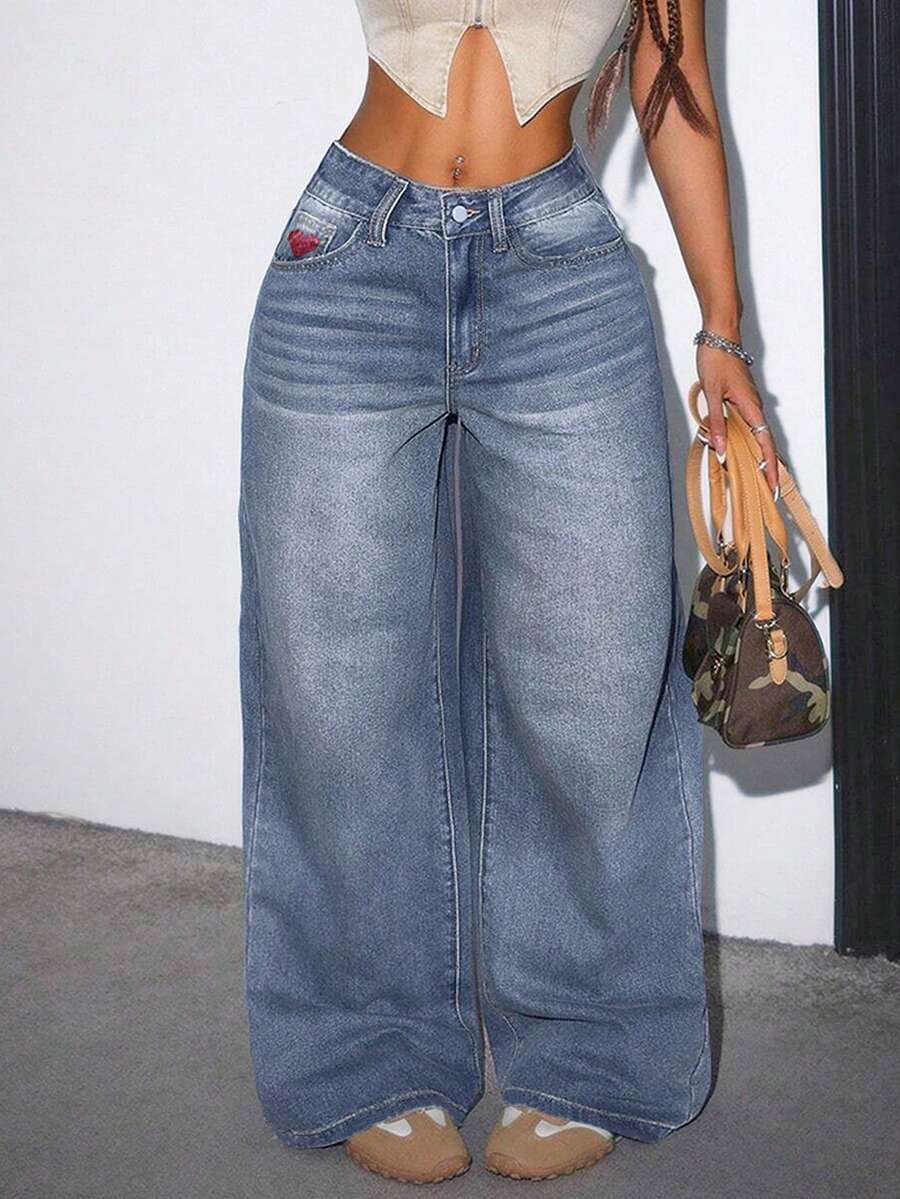 女士刺绣爱心洗水牛仔裤 - 中等水洗藍 - 查看 1