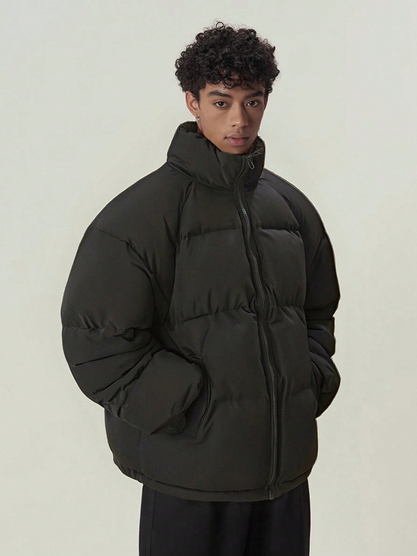 1 قطعة جاكيت رجالية ذات ياقة عالية باللون الأسود،...