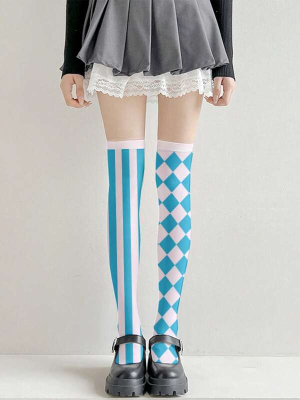 Medias con estampado de rayas verticales azules y cuadrados, simples y sutiles