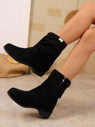 2025 西部褶饰踝靴，女款秋冬复古牛仔马靴，带扣，节日